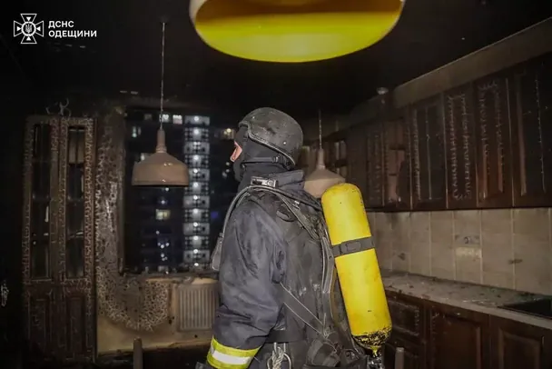 Наслідки нічної атаки дронів на Одесу / © ГУ ДСНС в Одеській області