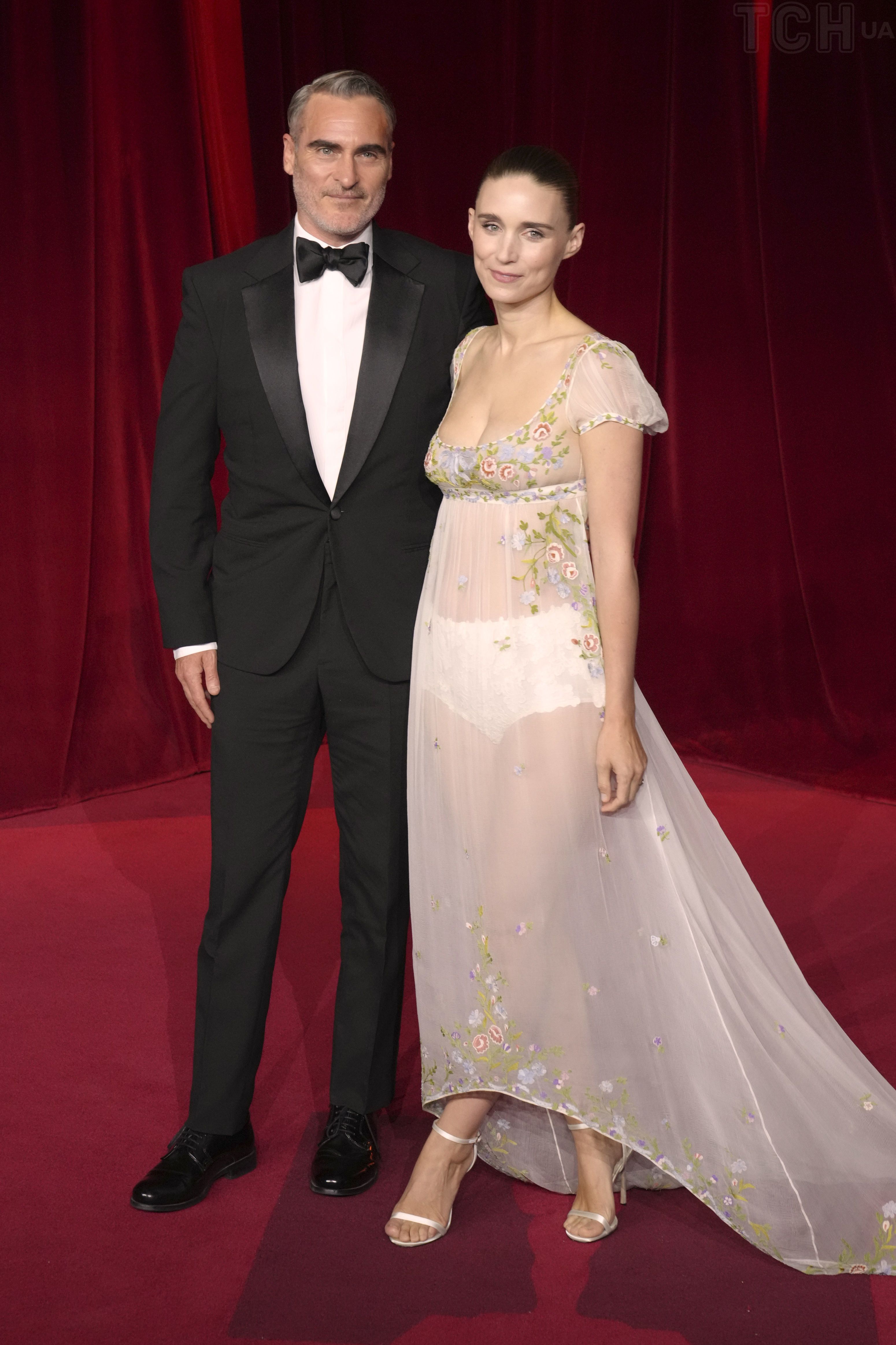 Oilalar birga boradigan qishloq hammomining porno videosi