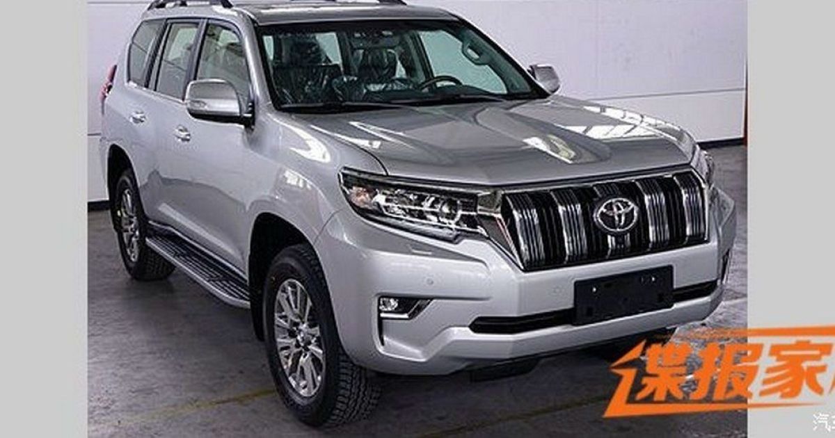 В Сети появились "живые" фото обновленного Toyota Land Cruiser Prado