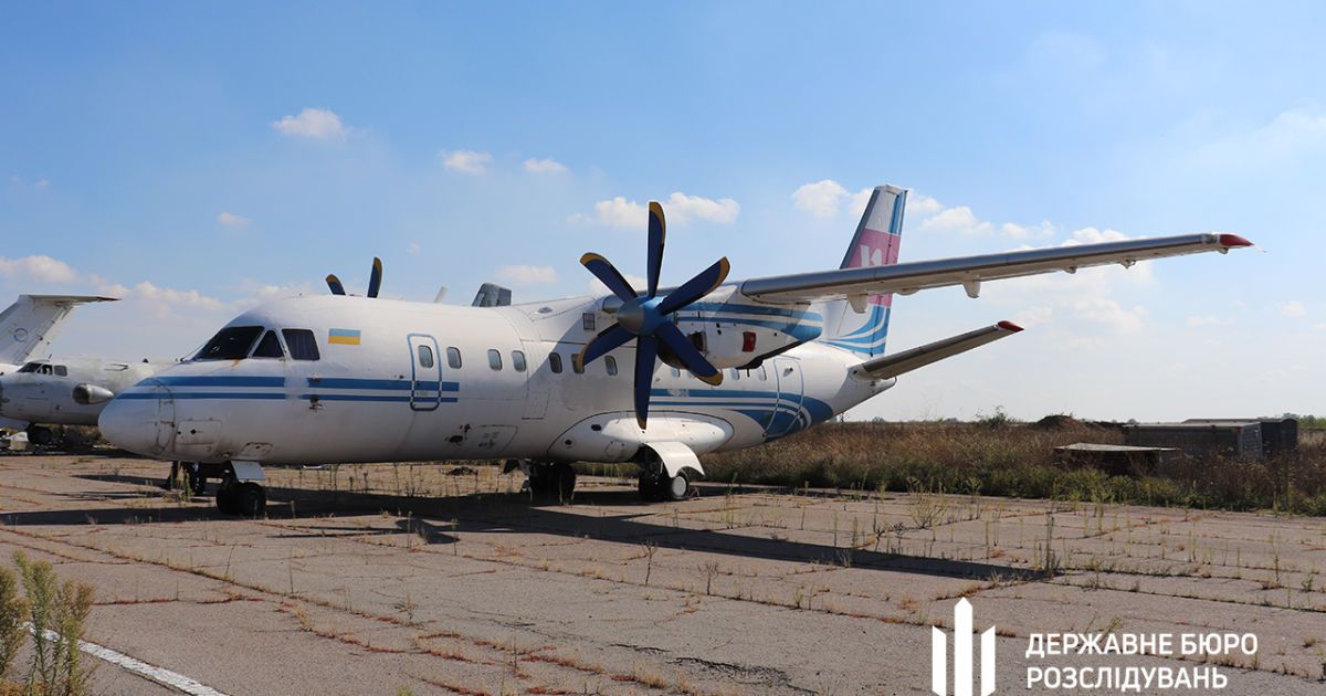 Збирався передати росіянам літак після захоплення України: ДБР викрило чергового колаборанта