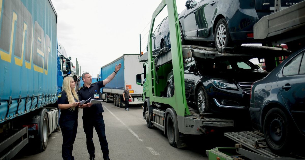 Розмитнення авто через “Дію”: коли стане доступною нова послуга