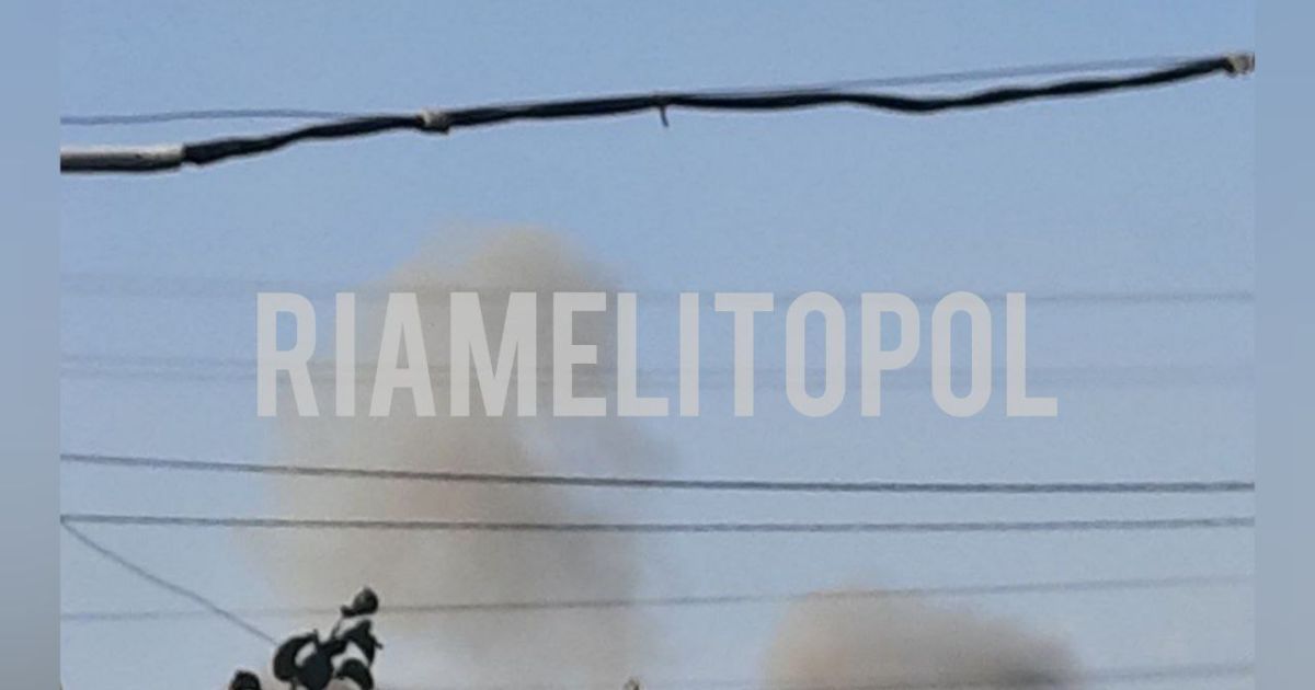 Во временно оккупированном Мелитополе раздались четыре взрыва: над городом поднимается дым (фото, видео)