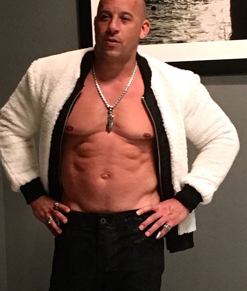 Үлкен сиськи бар сұлудан минет