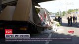 Новини України: у Києві проспект Перемоги скувала аварія з вантажівкою, яка везла будматеріали