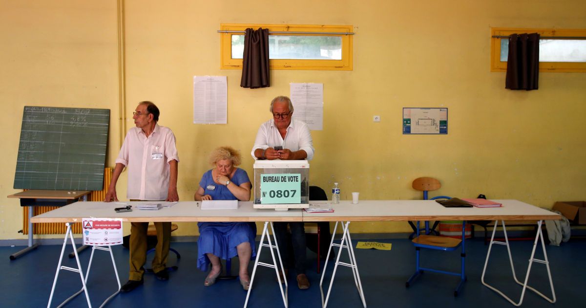 Социологи прогнозируют сверхнизкую явку избирателей на выборах во Франции