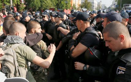 На "Марші рівності" поліція затримала шістьох протестувальників: їх уже повезли до відділка