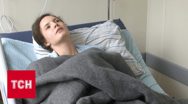 Дівчина вилетіла з 9-го поверху під час атаки на Київ і вижила: що вона розповіла (відео)