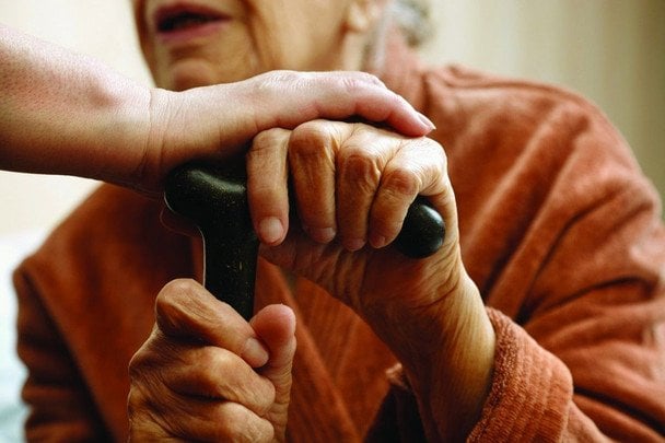 Те пенсионеры, которым исполнилось 60 лет, могут в августе получить помощь: кто именно и кому могут отказать