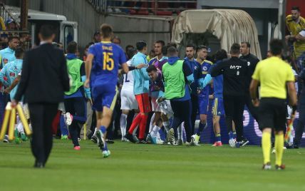 Тренер Боснии и Герцеговины выбил зуб игроку сборной Греции в матче отбора на ЧМ-2018