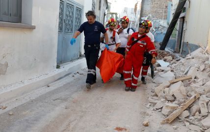 Землетрус у Туреччині: невелике цунамі і загибель людей