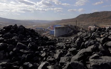 Несмотря на санкции, КНДР продает уголь через РФ