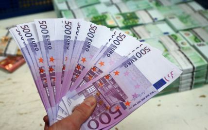 Нацбанк ослабит гривну в курсах валют на 25 сентября