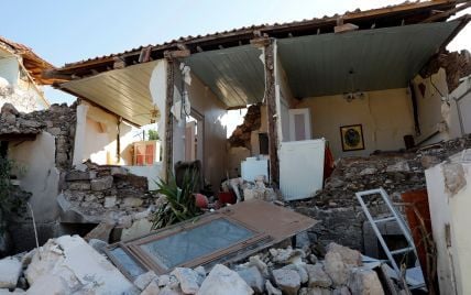 Из-за землетрясения в Эгейском море сотни людей получили ранения