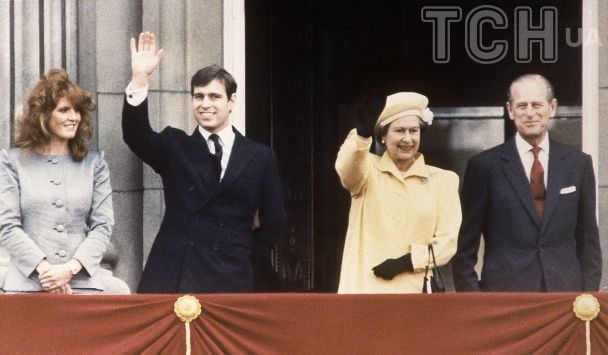 Сара Йоркская и принц Эндрю, королева Елизавета II и принц Филипп / © Associated Press