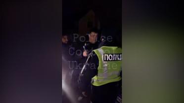 Новини України: у Харкові блогер із Дніпра плюнув в обличчя та облаяв поліцейського