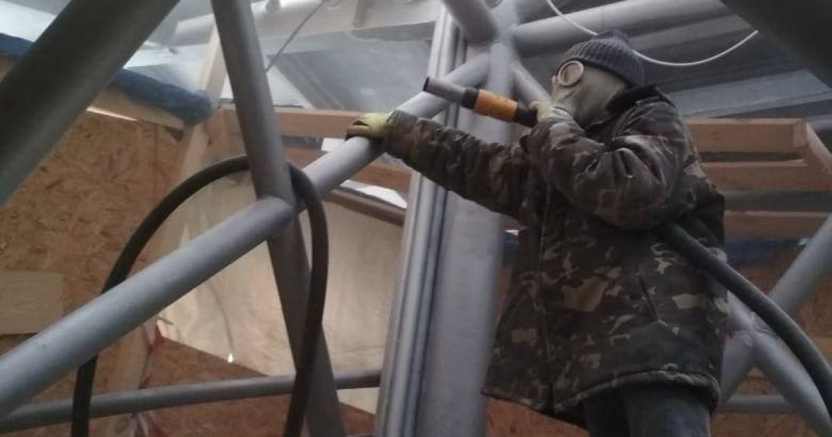 Розпочато ремонт пішохідного мосту на Столичному шосе