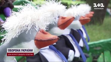 Гусак, схожий на Бориса Джонсона! М'яка іграшка для експрем'єра Британії долетіла до Лондона