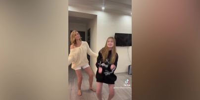 Экс-жена Вячеслава Узелкова станцевала с их 12-летней дочерью и произвела фурор