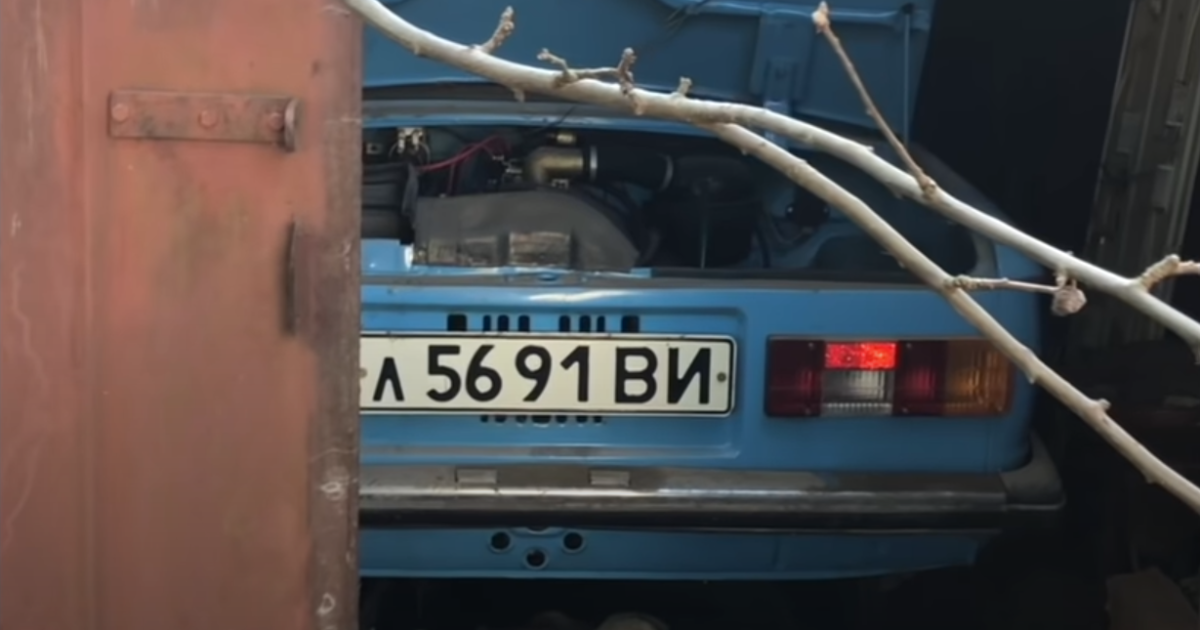 В Украине нашли новенький "Запорожец" почти без пробега, который простоял в гараже 30 лет: видео