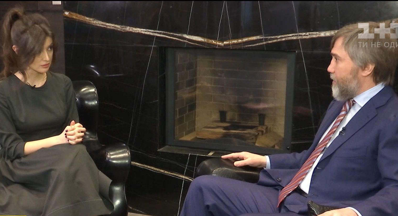 Мільярдер Новинський розповів, як дарує машини священикам та співає пісні дружині