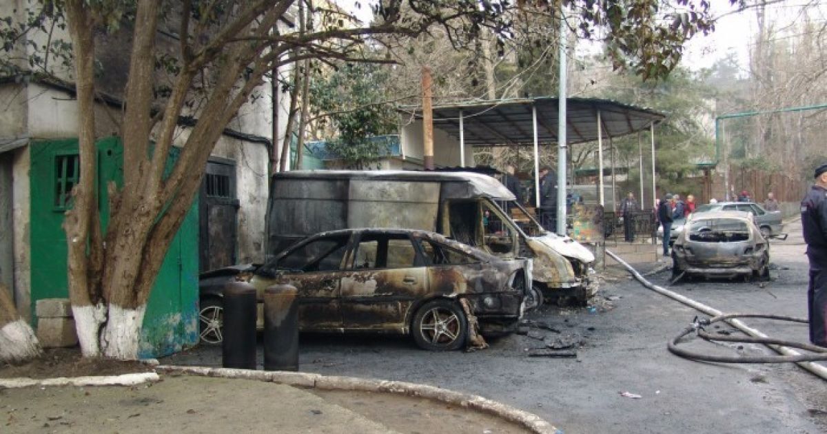 В оккупированном Крыму за ночь сожгли девять автомобилей