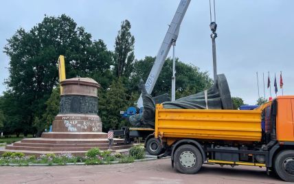 В Переяславе снесли монумент празднования 300-летия воссоединения Украины с агрессором Россией