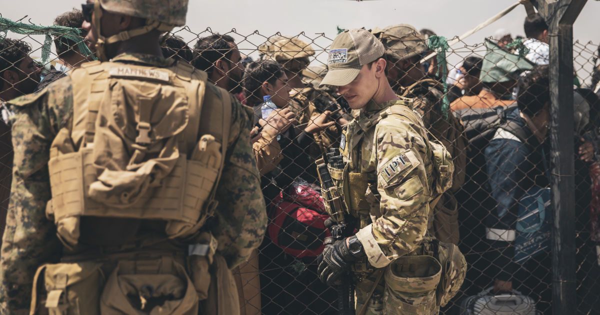 Военные США перед выходом из Афганистана вывели из строя брошенную технику и противоракетную систему