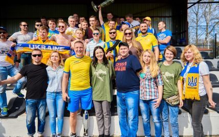 Учасники проекту "Переможці" вболівали за українську збірну разом із хорватськими ветеранами
