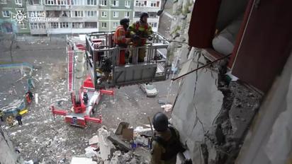 Последствия атаки на многоэтажку в Сумах сняли на видео