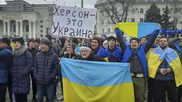 Окупанти не випускають тисячі авто з дітьми і жінками з Херсонщини: люди страждають від голоду
