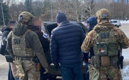 Погорел на взятке: в Одессе задержан чиновник ОВА (фото)