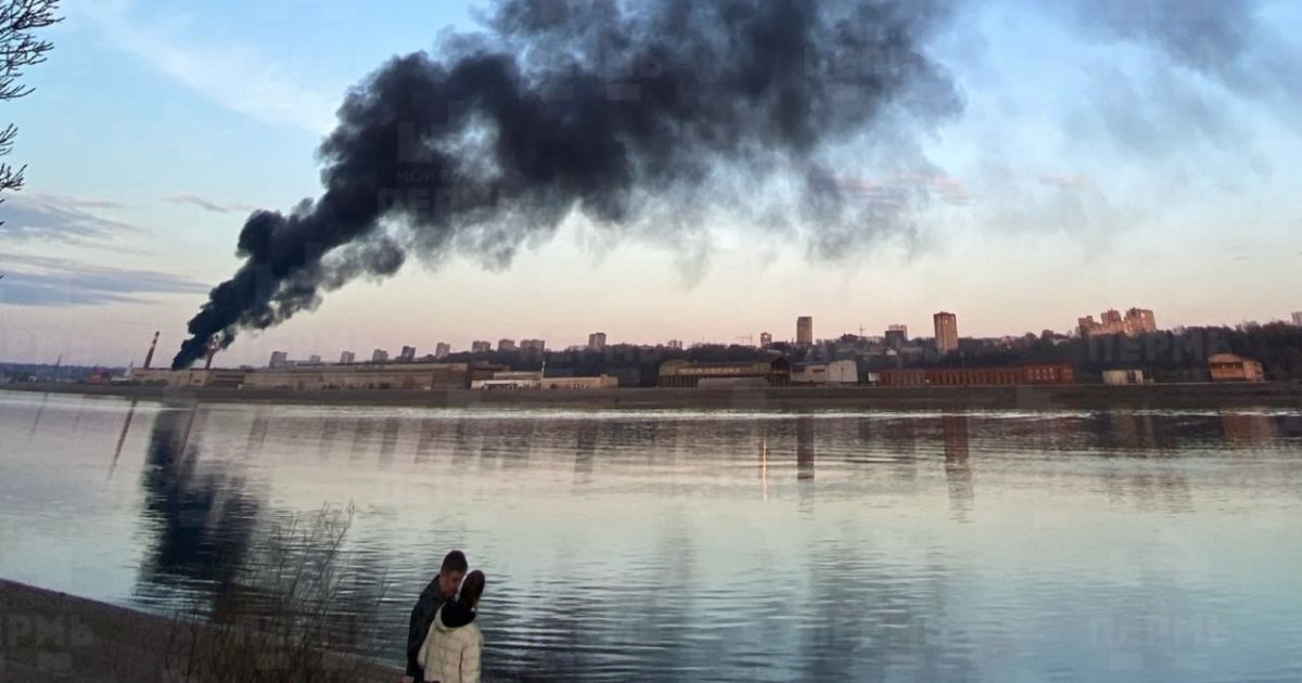 В Перми произошел пожар на территории оборонного предприятия "Мотовилихинские заводы" / © Telegram / Мой город Пермь