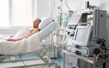 В Олександрівській лікарні Києва вперше провели операцію з вживлення механічного серця