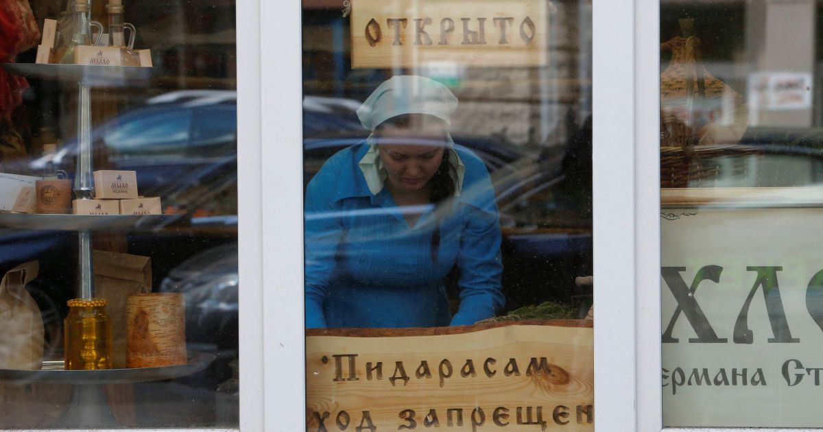 В магазинах скандального российского бизнесмена появились табличка "п*д*расам вход запрещен"