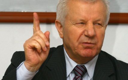 Олександр Мороз заявив, що знімає свою кандидатуру з виборів президента