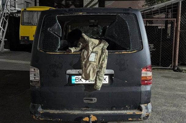 Такий вигляд має авто ТЦК та СП після нападу цивільних / Фото: Волинський обласний ТЦК та СП