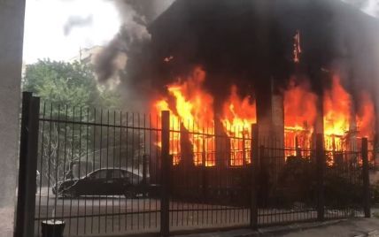 В Киеве вспыхнуло здание детсада