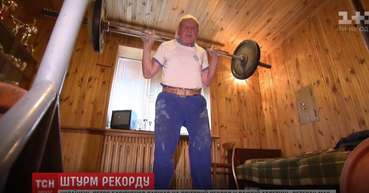 "Перемогти старість". Український 89-річний важкоатлет планує встановити світовий рекорд