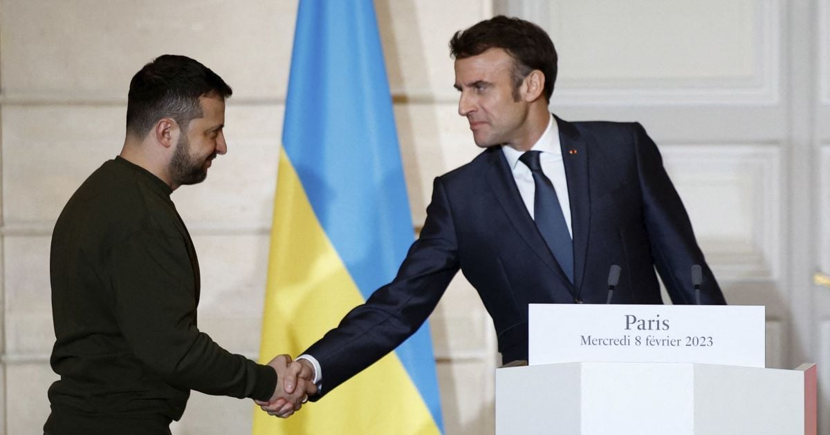 "Готуємо приємні сюрпризи": Єрмак розкрив деталі спілкування Зеленського з Макроном в літаку до Брюсселя