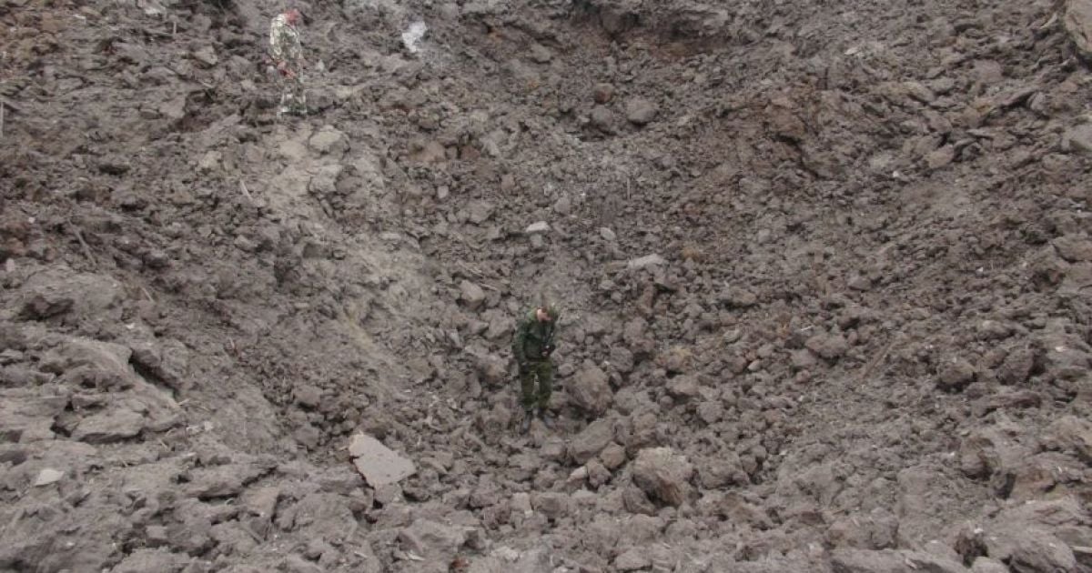 Потужний вибух у Донецьку залишив велетенську вирву / © 0629.com.ua