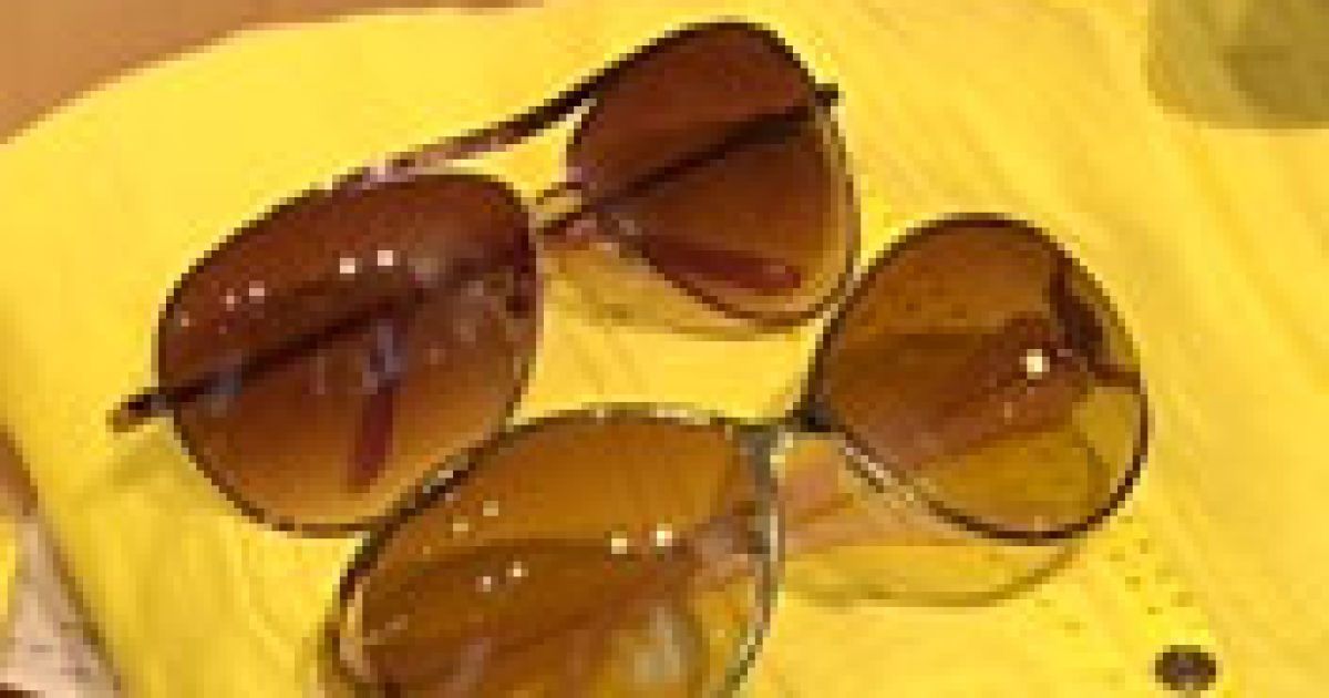 1 липня 1200 року в Китаї винайшли сонячні окуляри.