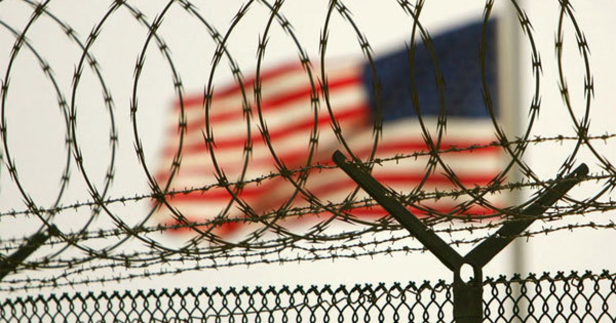 Окрім жорстокостей та принижень, в'язні страждають від сексуального насильства.