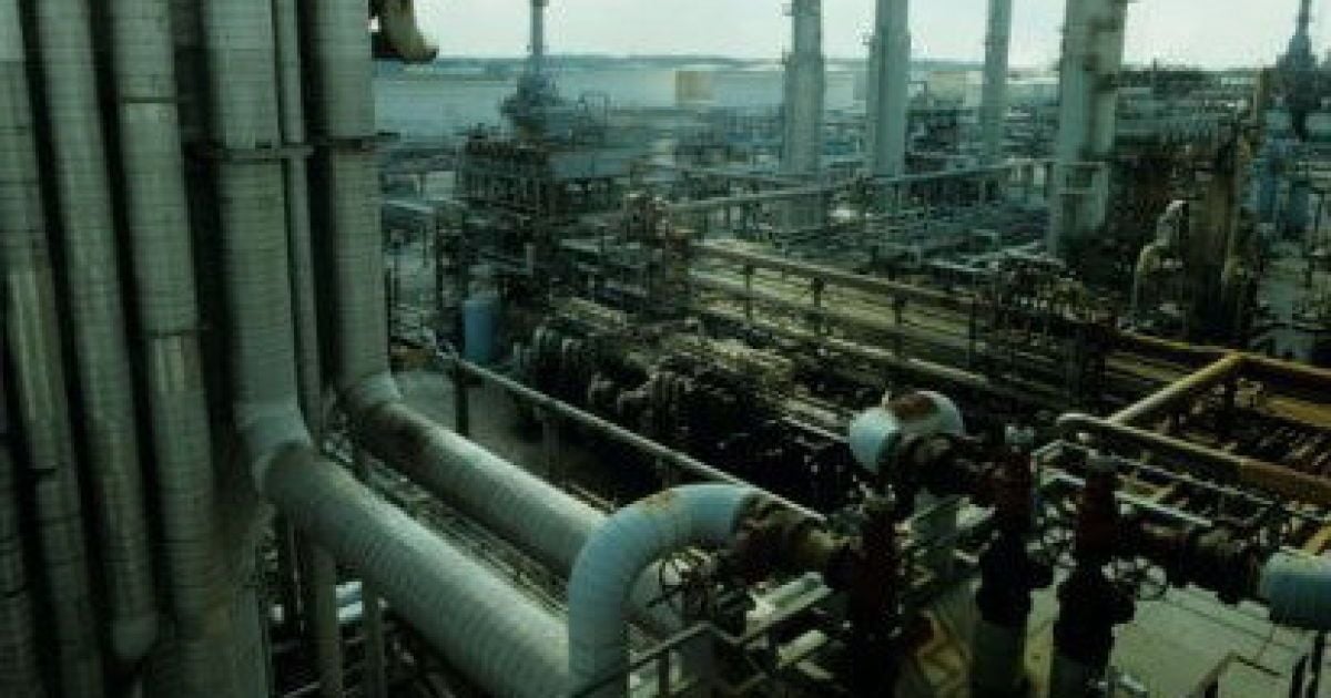 Нафтопереробний завод