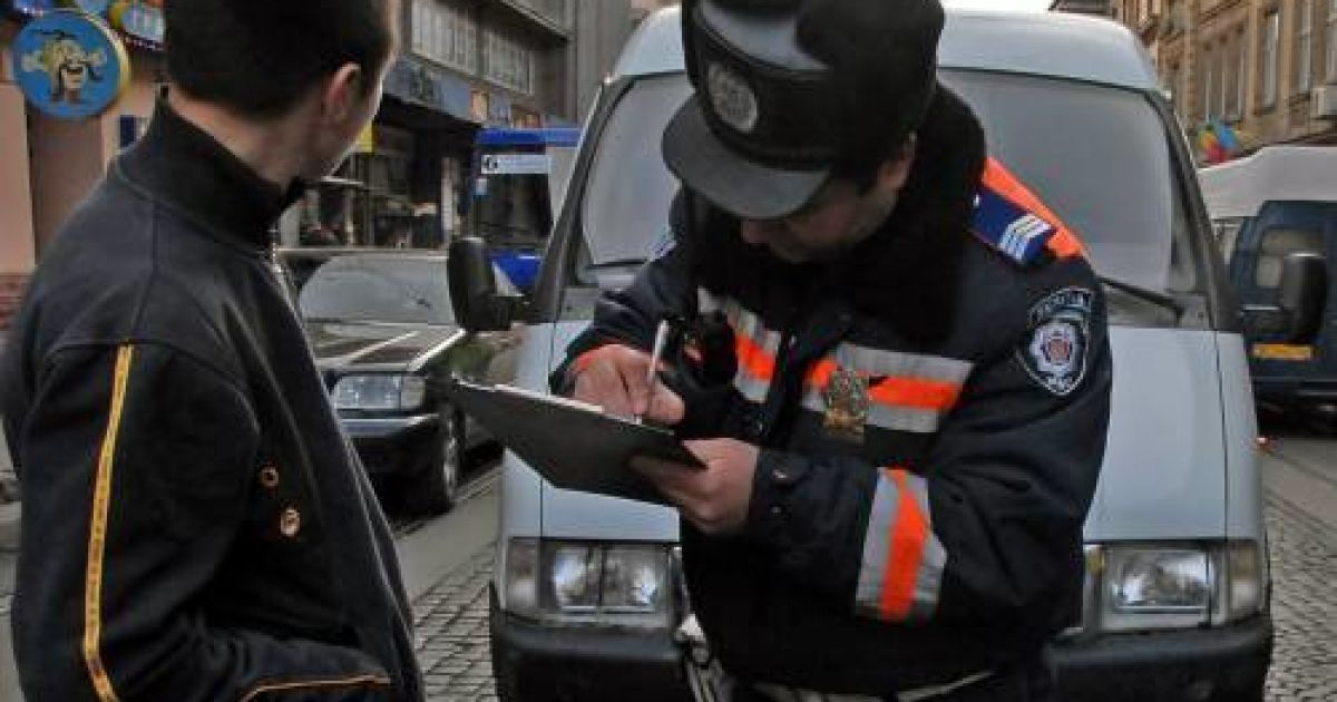 Збільшується штраф за ненадання переваги авто зі спецмигалками