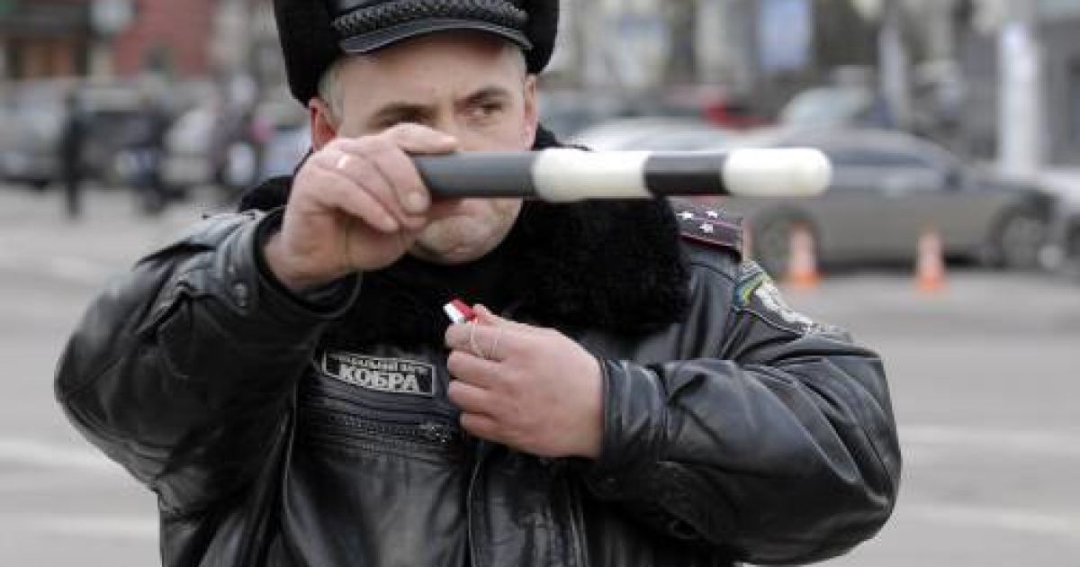 Автокрадій злякався правоохоронців та дав дропака заднім ходом