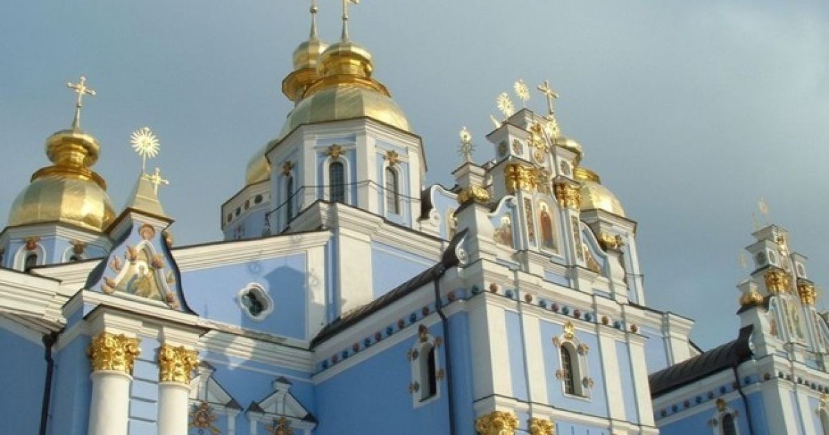 Цього дня в Києві спорудили Михайлівський Золотоверхий собор.