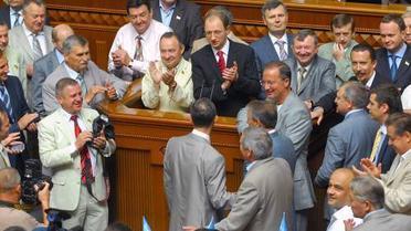 Парламент продолжает удивлять