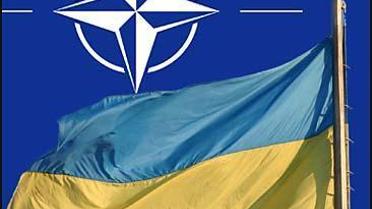 НАТО обещает принять Украину и Грузию