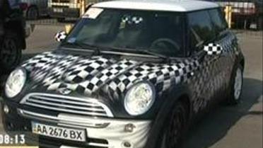 Якими автами хизуються жінки?