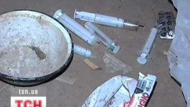 Наркомани оселилися у під'їздах